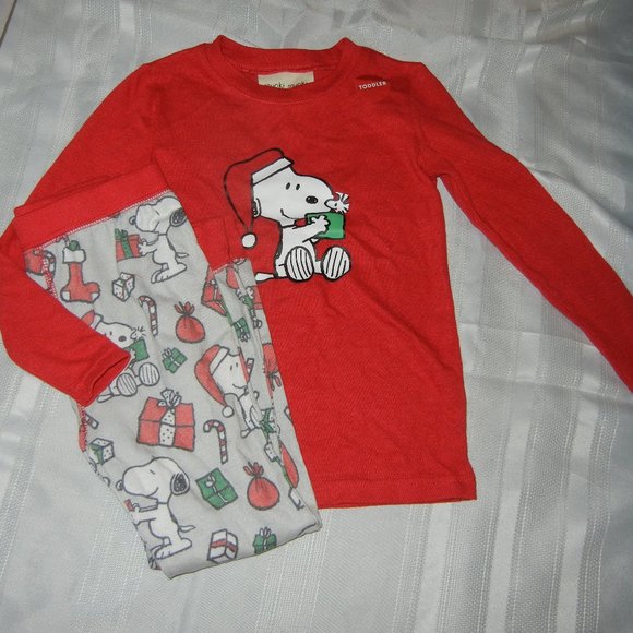 Kids Peanuts/Snoopy Pajamas Christmas NWOT size 4T - Picture 1 of 2
